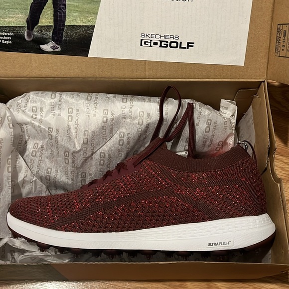 Women’s Golf Shoes - Picture 2 of 3